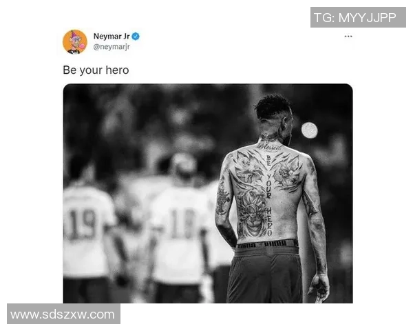 西班牙足球明星独特纹身艺术解析与背后故事分享